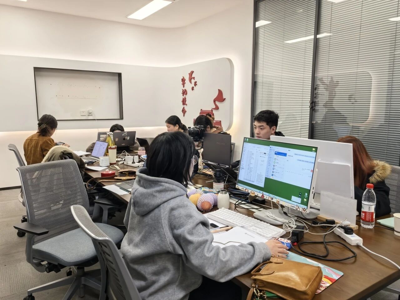 1764051885196095.jpg 2.jpg